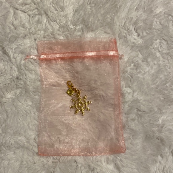 SALE❗️Chanel Snowflake charm - Picture 2 of 2